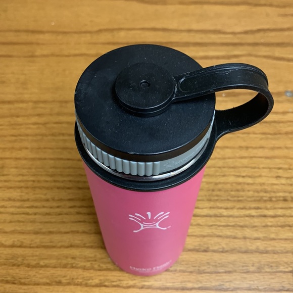 Hydro flask water bottle pink color bottom has minor chipped paint - Picture 2 of 5